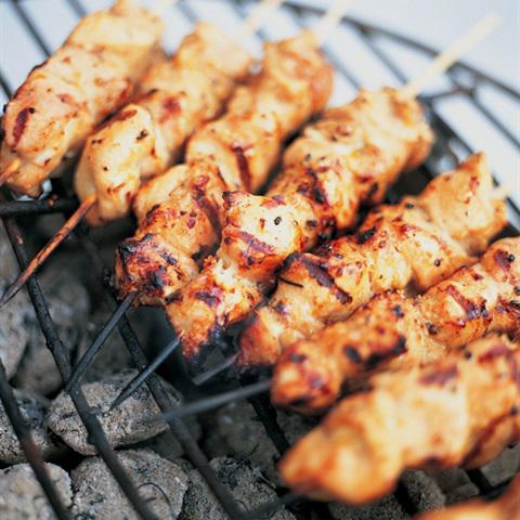 Cách làm gà xiên que nướng sả