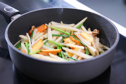 Gà xiên que ướp sữa chua thơm nức mũi