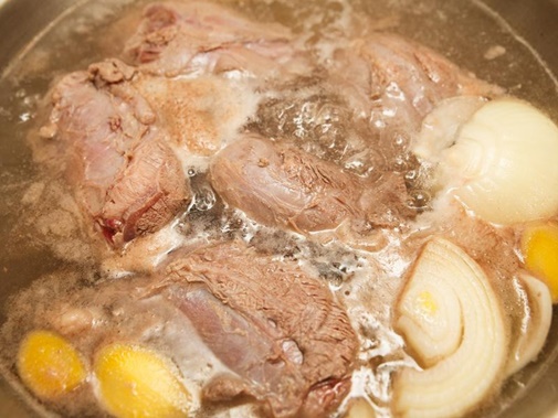 Gắp không ngừng đũa với cách gà sốt sa tế cay nồng, vàng ruộm