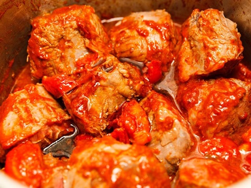 Gắp không ngừng đũa với cách gà sốt sa tế cay nồng, vàng ruộm
