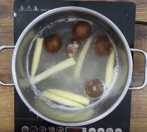 Gắp không ngừng đũa với món thịt heo quay bì giòn ngon như ngoài hàng