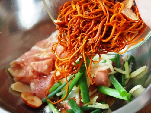 Gầy đến mấy cũng tăng cân vù vù với bánh bì ngô nhồi thịt kiểu này