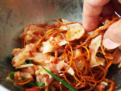 Gầy đến mấy cũng tăng cân vù vù với bánh bì ngô nhồi thịt kiểu này