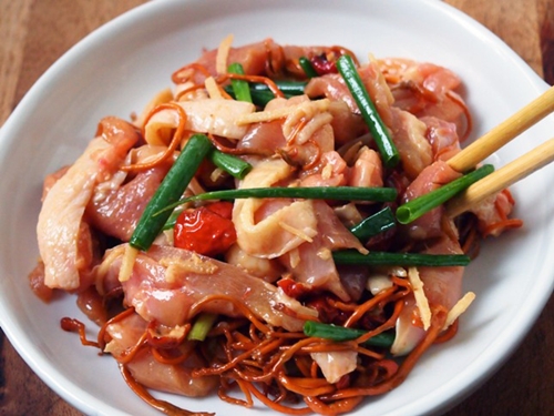 Gầy đến mấy cũng tăng cân vù vù với bánh bì ngô nhồi thịt kiểu này