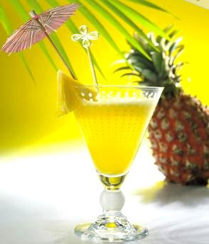 Giải khát với nước ép dứa ngọt thơm