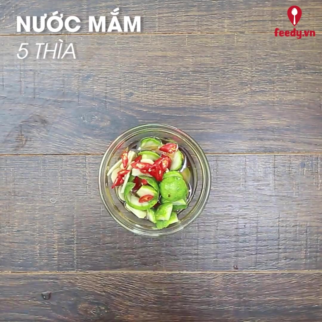 Giải nhiệt với canh đầu cá nấu đậu hũ và cải xanh