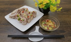 Giải nhiệt với canh đầu cá nấu đậu hũ và cải xanh