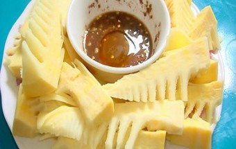 Giảm cân cùng măng ngọt luộc chấm tương bần