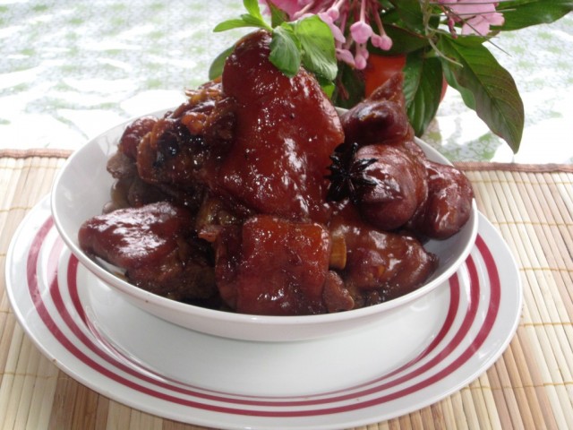 Giò heo hầm coca-cola