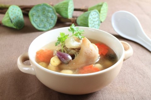 Giò heo hầm hạt sen