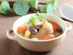 Giò heo hầm hạt sen