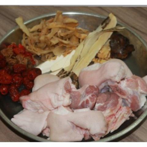 Cách làm giò heo hầm thuốc bắc