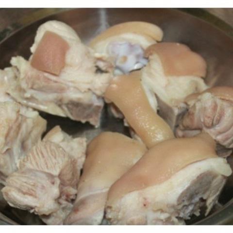 Cách làm giò heo hầm thuốc bắc