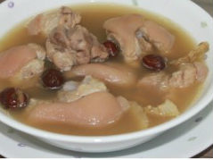 Giò heo hầm thuốc bắc