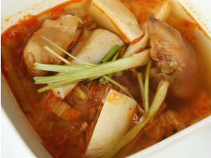 Giò heo nấu nấm đùi gà