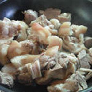 Cách làm giò heo ninh măng khô