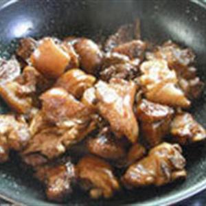 Cách làm giò heo ninh măng khô