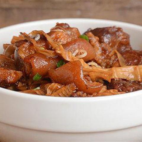 Cách làm giò heo ninh măng khô