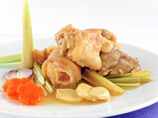 Giò heo ninh sả tỏi