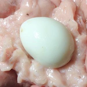 Cách làm giò sống bọc trứng cút chiên