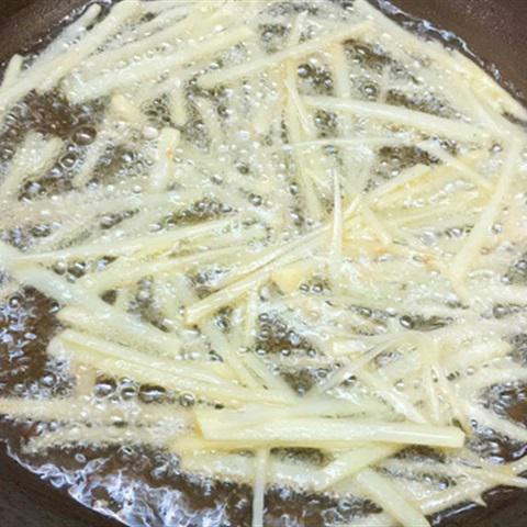 Cách làm giò sống bọc trứng cút chiên