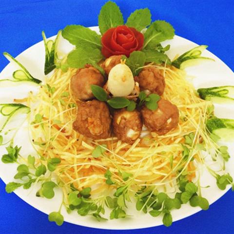 Cách làm giò sống bọc trứng cút chiên