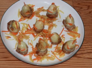 Giò sống bọc trứng cút