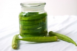 Giòn ngon hấp dẫn món đậu bắp ngâm giấm