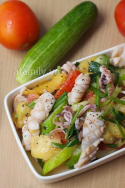 Giòn ngon món mực xào rau củ