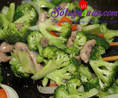 Giòn ngọt ngon cơm với bông cải xanh xào cật heo