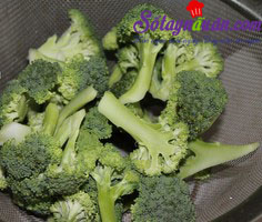 Giòn ngọt ngon cơm với bông cải xanh xào cật heo