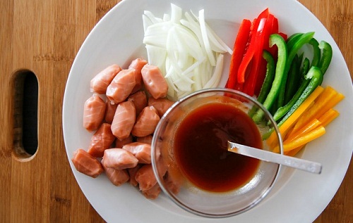 Giòn tan cơm viên chiên chấm sốt mù tạt