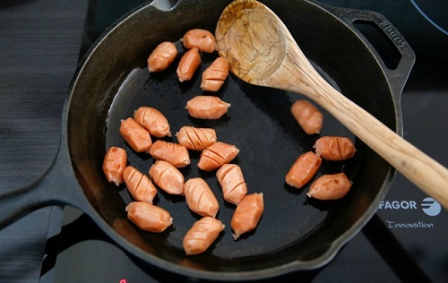 Giòn tan cơm viên chiên chấm sốt mù tạt