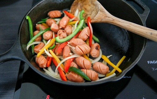 Giòn tan cơm viên chiên chấm sốt mù tạt