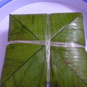 Cách gói bánh chưng bằng lá chuối