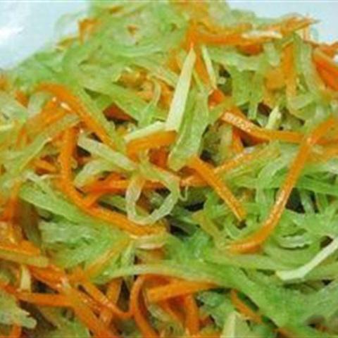 Cách làm gỏi bí đao cà rốt