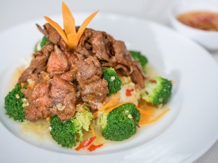 Gỏi bò ngũ sắc