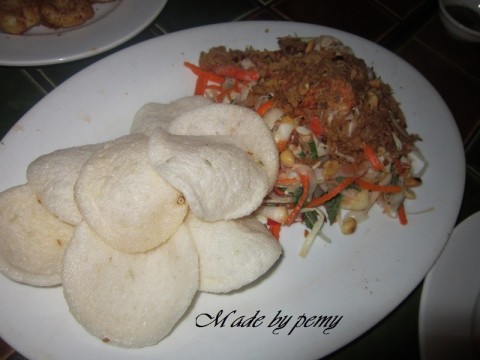 Gỏi bồn bồn tôm thịt