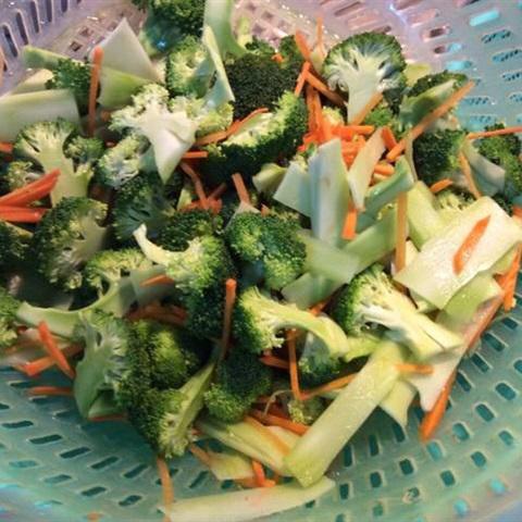 Cách làm gỏi bông cải xanh