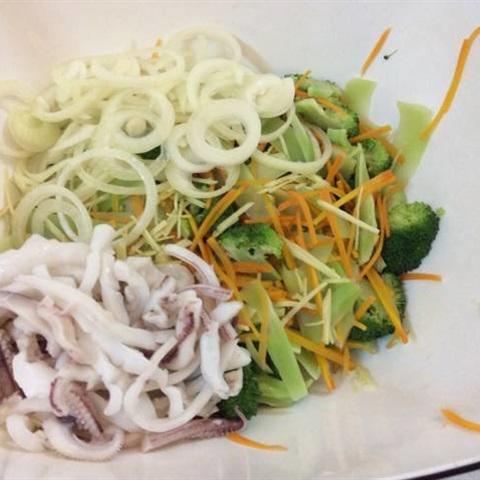 Cách làm gỏi bông cải xanh