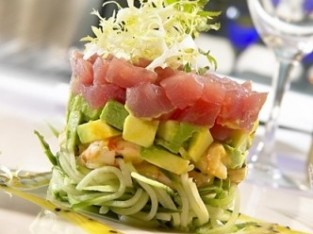 Gỏi cá hồi sốt chanh dây