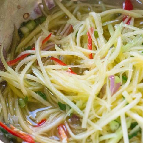 Cách làm gỏi cá ngừ chiên giòn