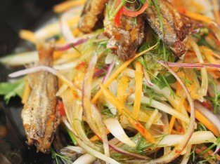 Gỏi cá trứng chiên