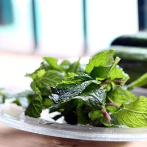 Gỏi chân gà ngó sen