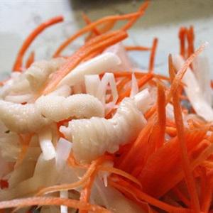 Gỏi chân gà ngó sen