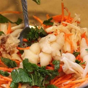 Gỏi chân gà ngó sen