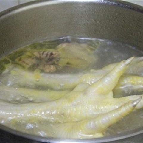 Cách làm gỏi chân gà rút xương