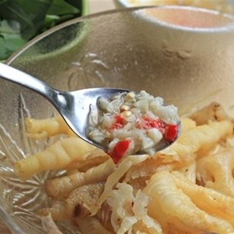 Cách làm gỏi chân gà rút xương