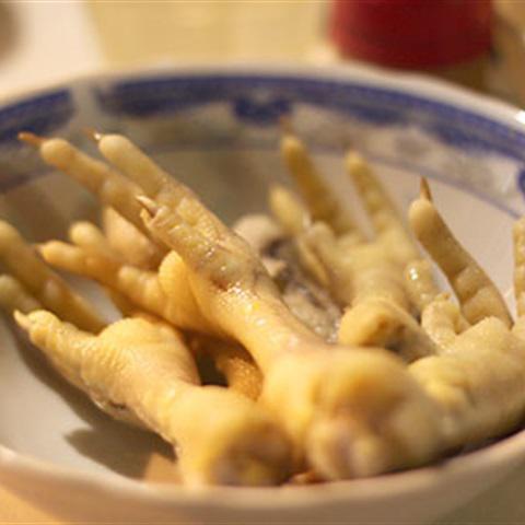 Cách làm gỏi chân gà rút xương