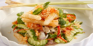 Gỏi chân gà tôm chua